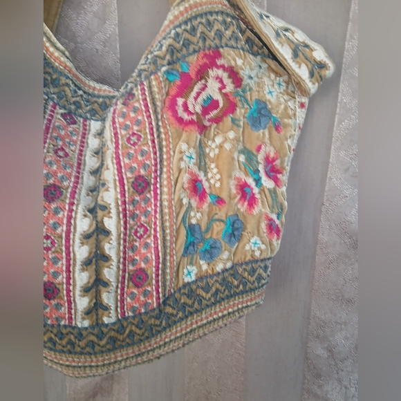 💎 Johnny Was Women's Bag Boho Embroidered Tote Bag in Red, Green & Cream - Picture 6 of 14